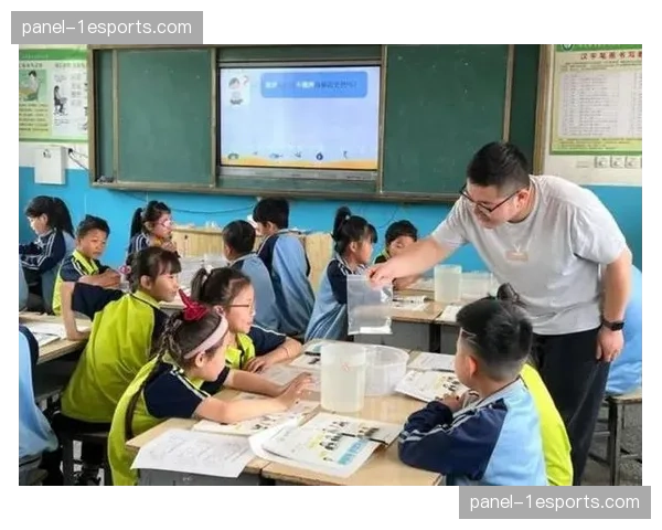 教育部:2026年秋季学期起游泳纳入中小学必修课 教育部:2026年秋季学期起游泳纳入中小学必修课
